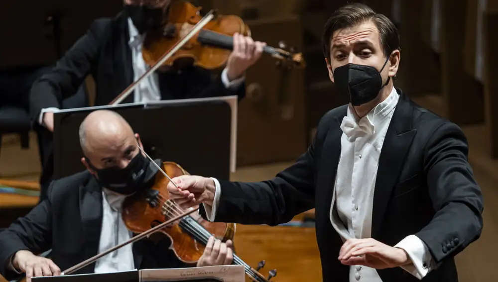 Más de 1.400 personas siguieron en directo y online a la Orquesta Sinfónica de Castilla y León en su interpretación ayer viernes de la ‘Sinfonía nº 5’ de Gustav Mahler dirigida por Mihhail Gerts