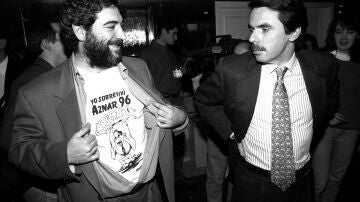 Campaña electoral. Aznar celebró su 43 cumpleaños en Murcia el 25 de febrero de 1996, en un mitin de campaña junto a Miguel Ángel Rodríguez
