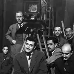Luis García Berlanga, Juan Antonio Bardem y Ricardo Muñoz Suay, durante el rodaje de &quot;Esa pareja feliz&quot; (1953)
