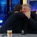 El abrazo entre Pablo Motos y Enrique San Francisco durante una de las visitas del actor y humorista a 'El Hormiguero'.