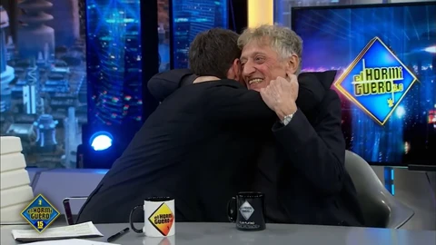 El abrazo entre Pablo Motos y Enrique San Francisco durante una de las visitas del actor y humorista a 'El Hormiguero'.