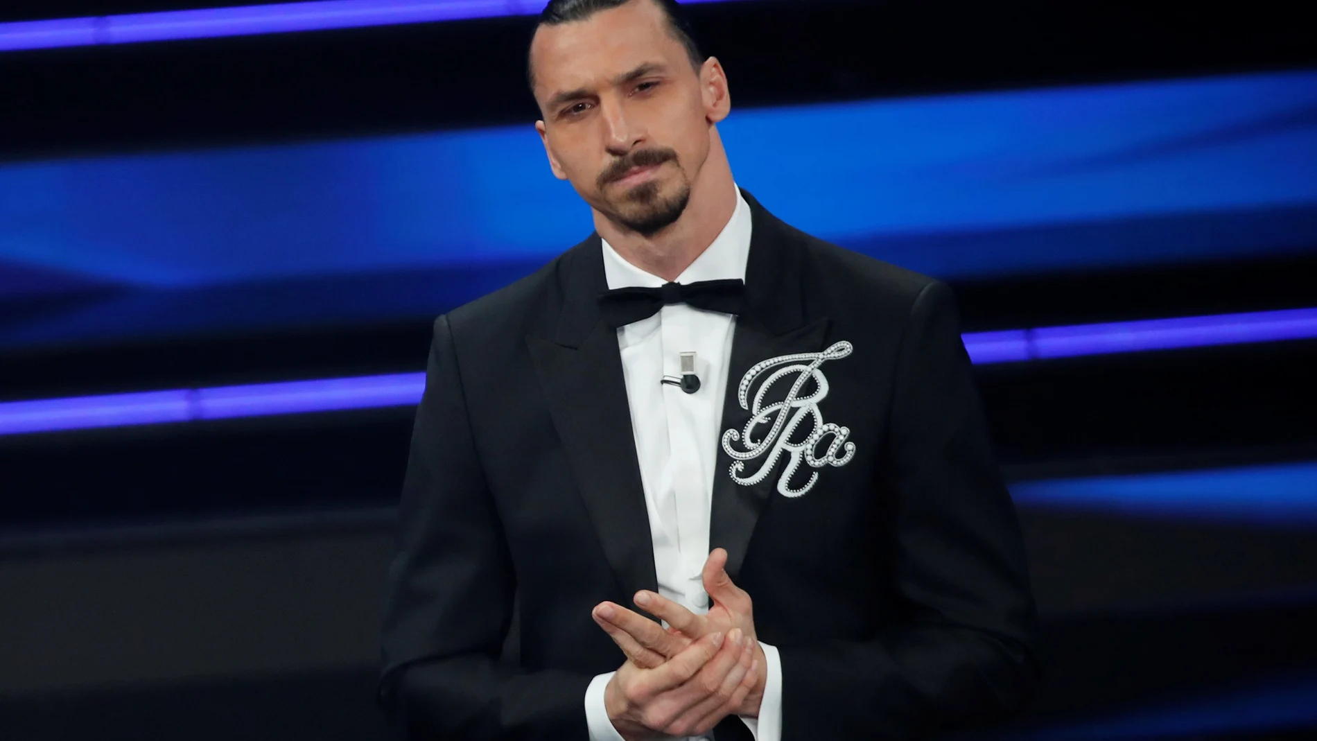 Zlatan Ibrahimovic oficiando como presentador del festival de Sanremo.