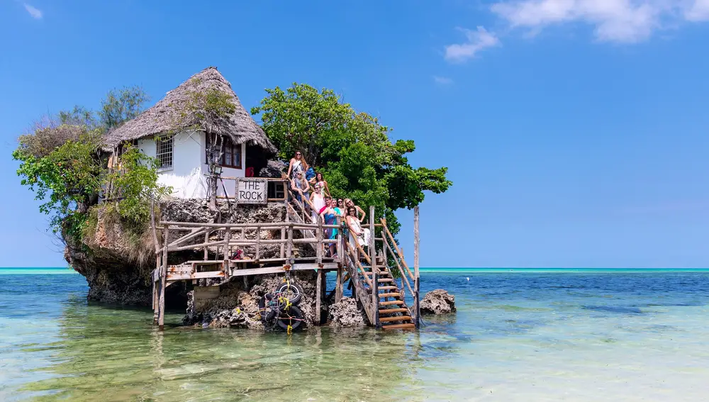 The Rock Restaurant Zanzibar es uno de los &quot;spots&quot; más originales de la isla.