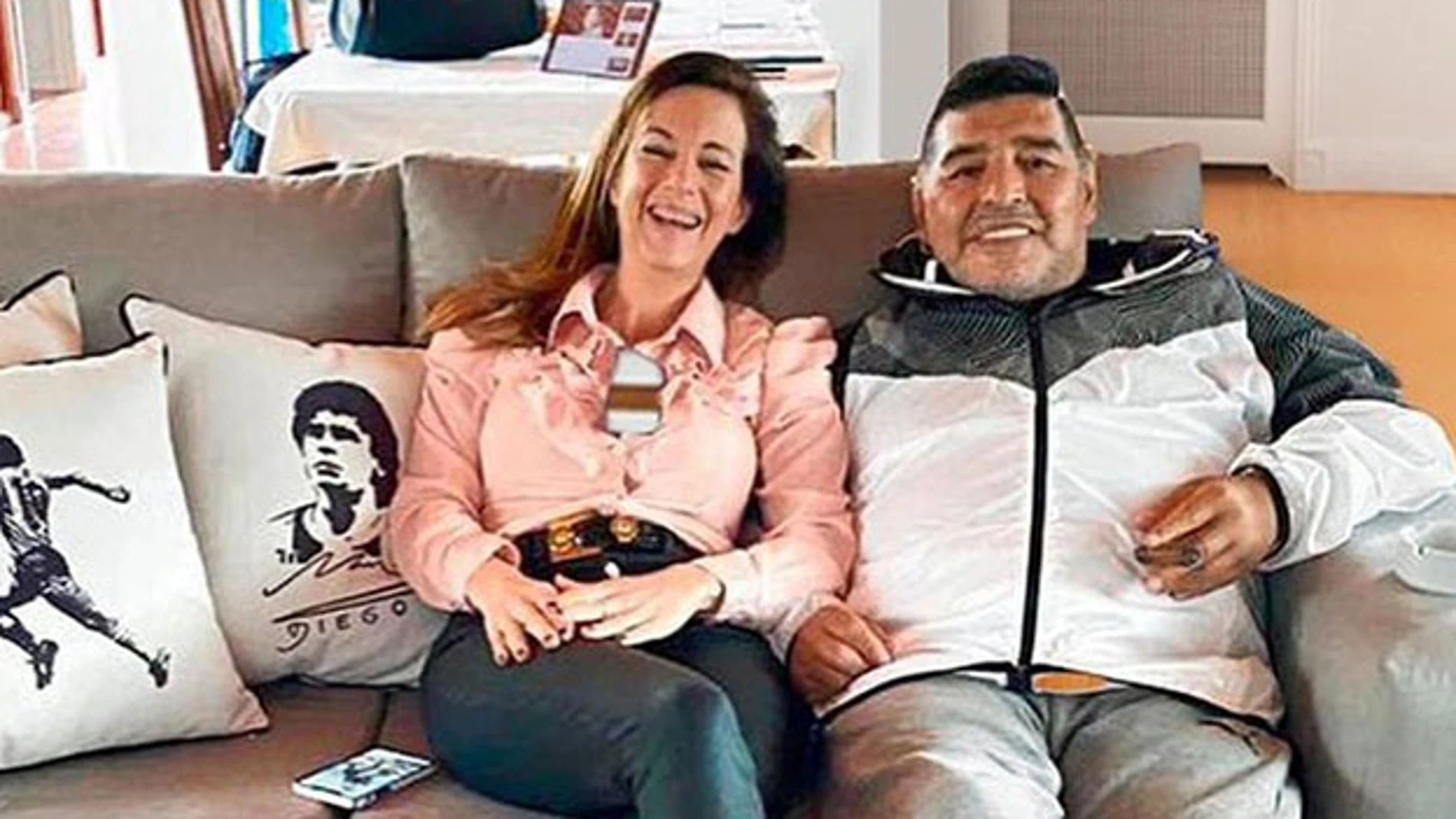 Jazmín Garbini y Diego Armando Maradona.