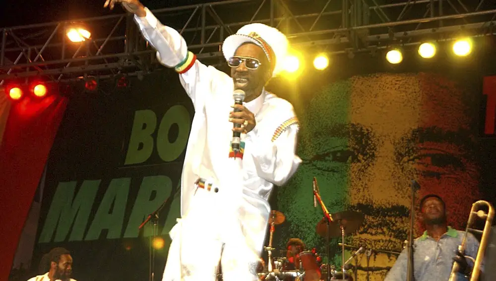 Bunny Wailer, durante un concierto de celebración del 60 cumpleaños de Bob Marley