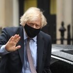 El primer ministro británico Boris Johnson llegando a Downing Street