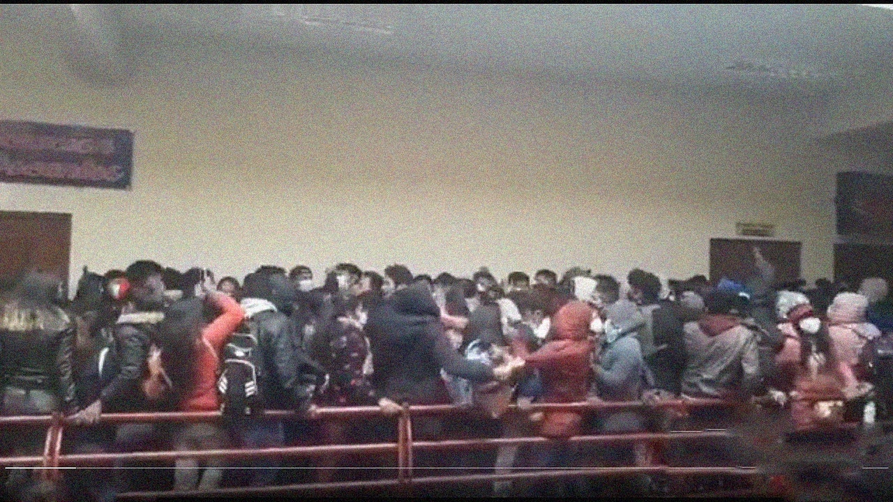 La caída mortal de siete estudiantes en Bolivia desde un cuarto piso tras una pelea La caída mortal de siete estudiantes en Bolivia desde un cuarto piso tras una pelea
