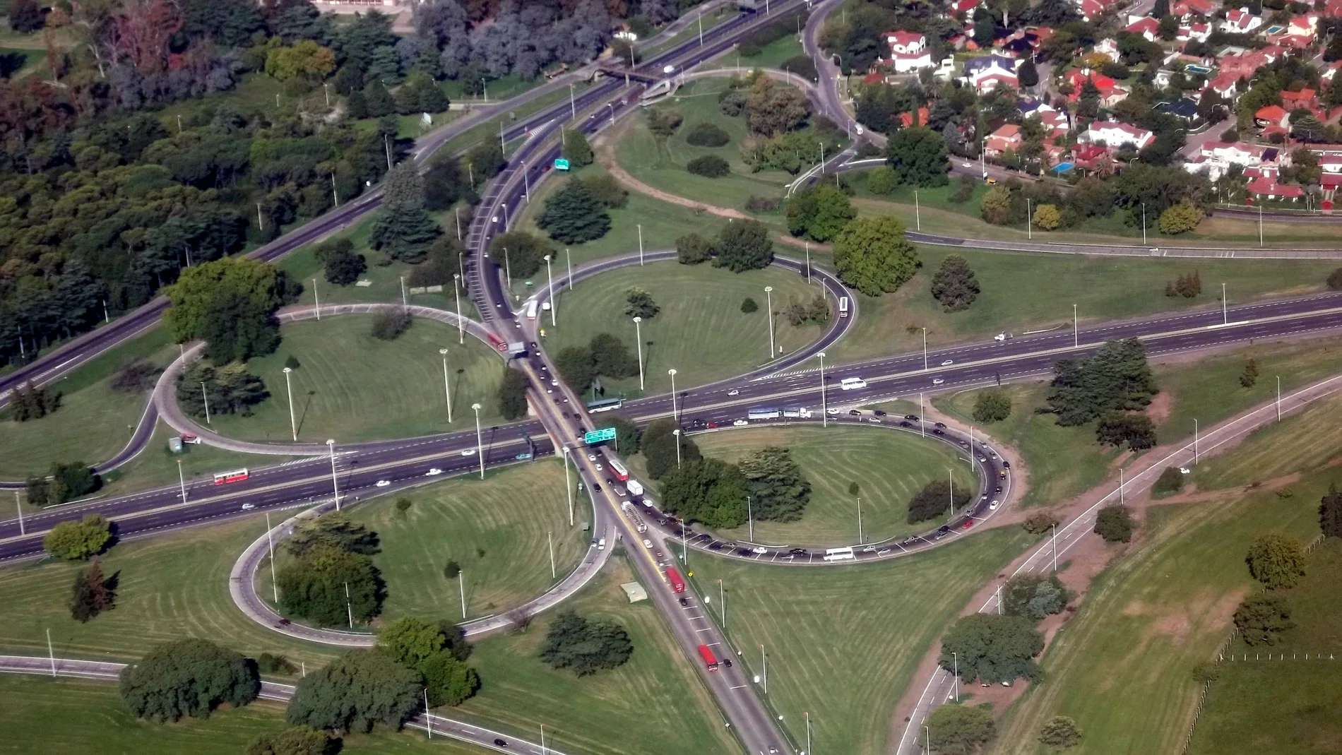 Las cátedras Abertis llevan a término actividades de formación e investigación en el campo de la gestión de infraestructuras del transporte