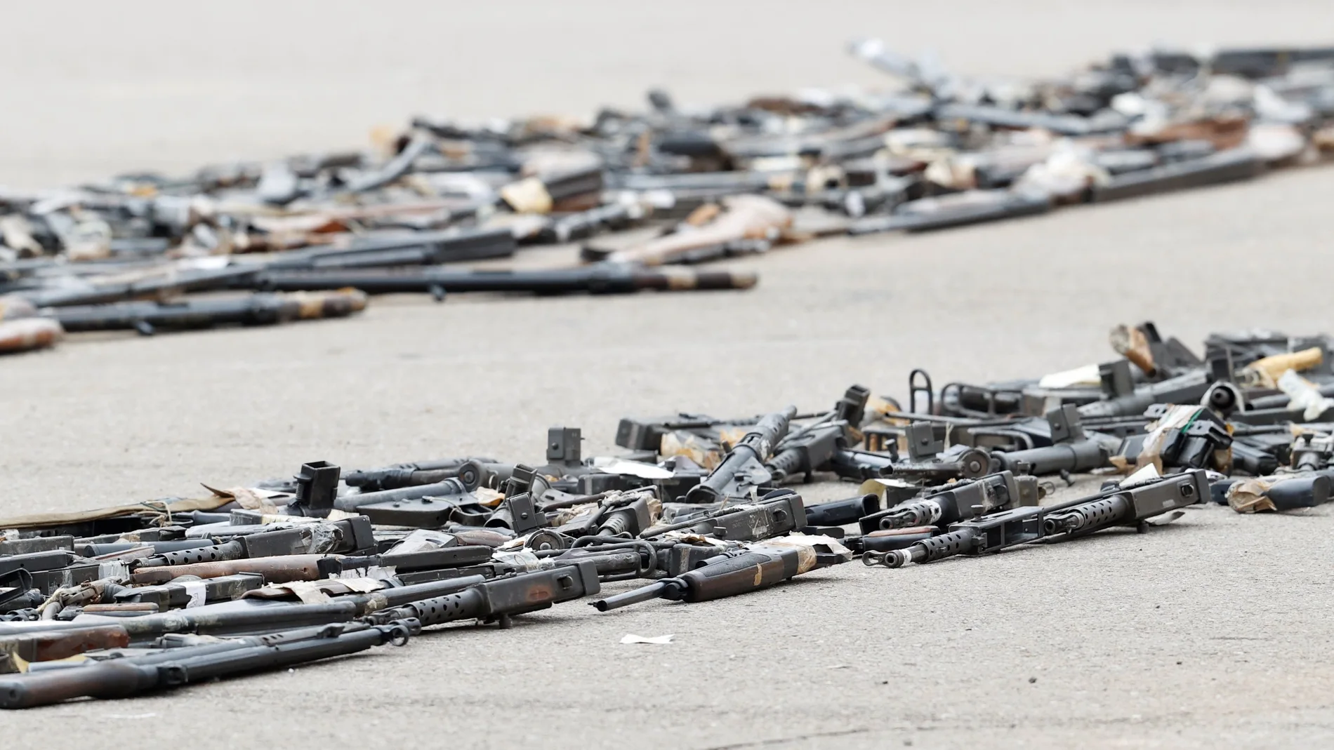 Vista de los de varios centenares de armas incautadas en décadas pasadas a las bandas terroristas ETA y GRAPO antes de ser destruidas