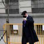 El comisario jubilado José Manuel Villarejo, a su llegada a la Audiencia Nacional para declarar como investigado en dos piezas del "caso Tándem"