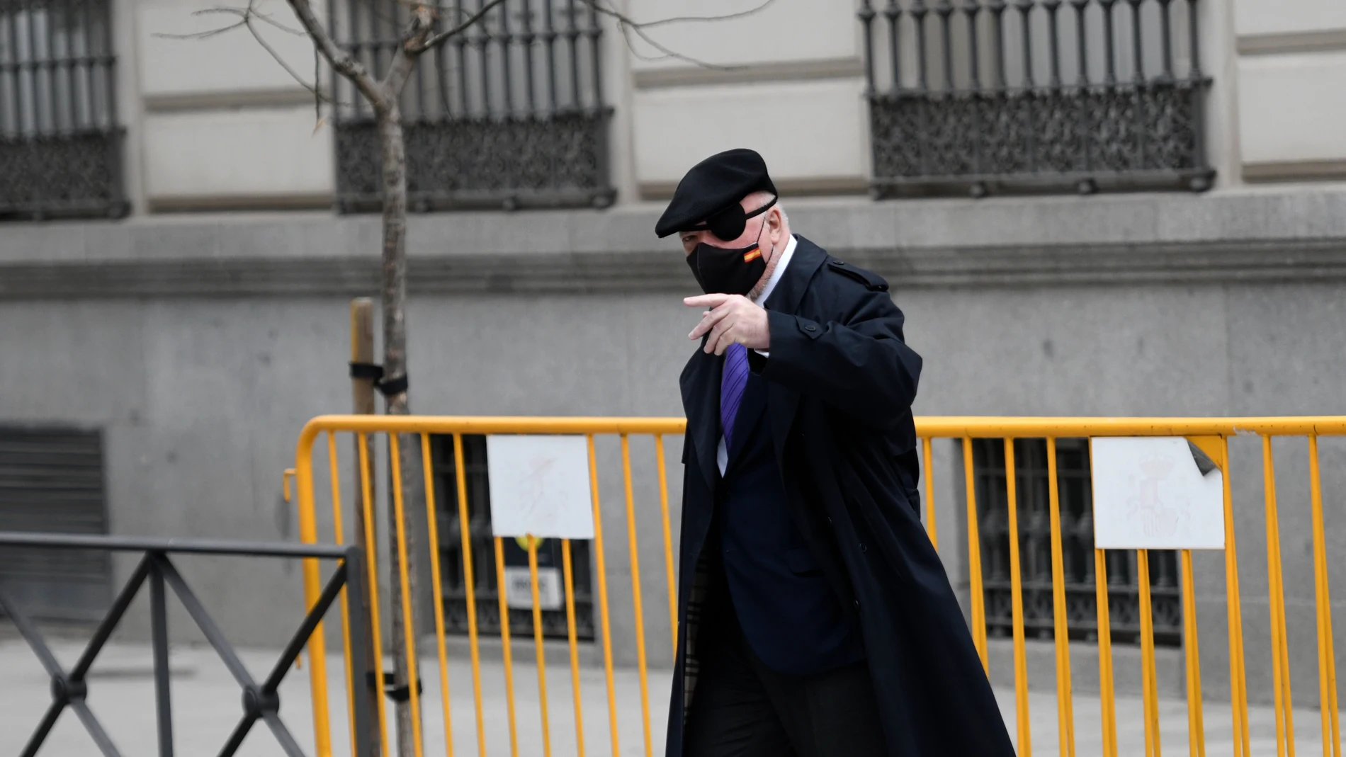 El comisario jubilado José Manuel Villarejo, a su llegada a la Audiencia Nacional para declarar como investigado en dos piezas del "caso Tándem"