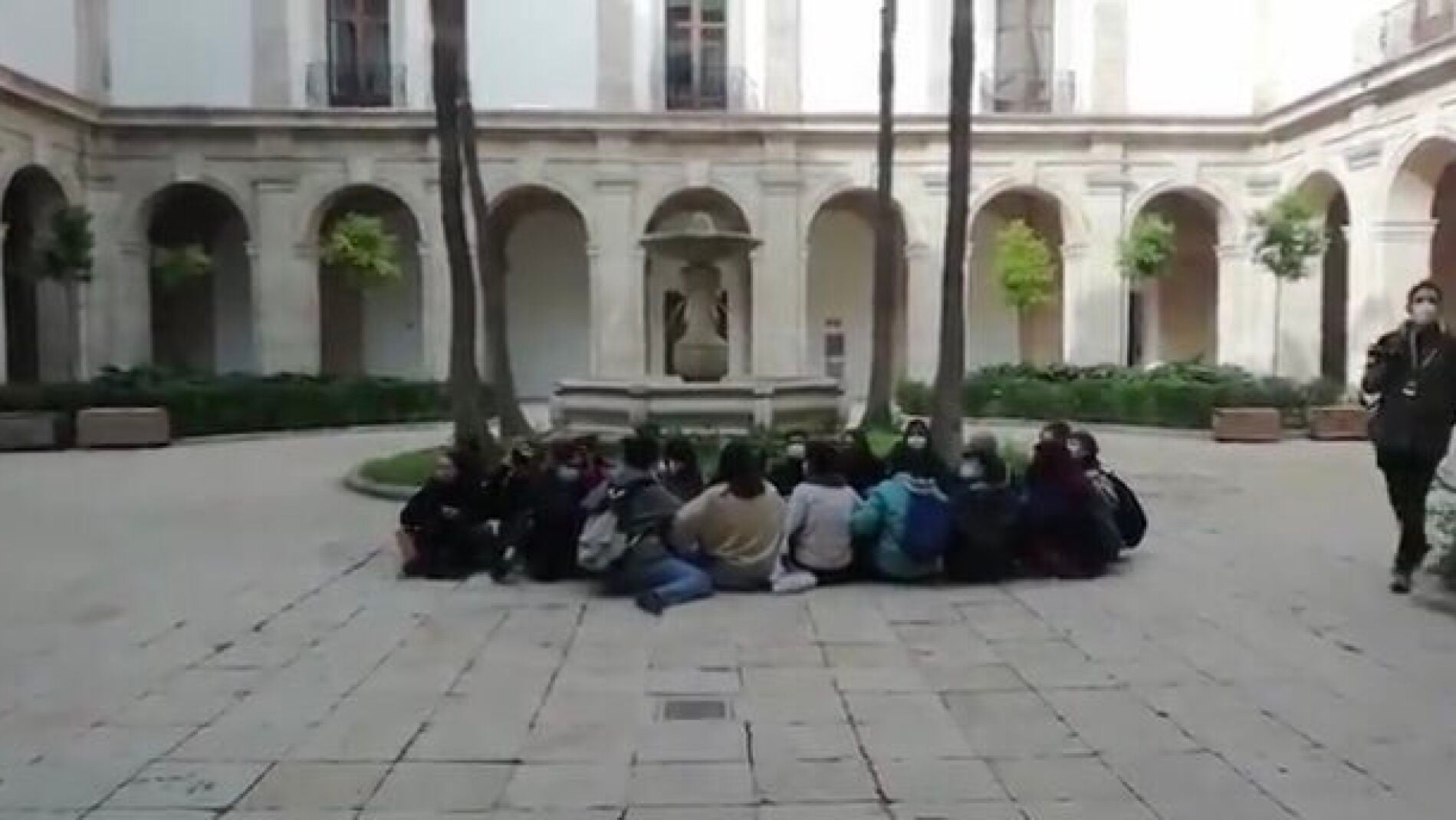 Las Feministas Que Ocupaban La Delegación Del Gobierno Abandonan ...