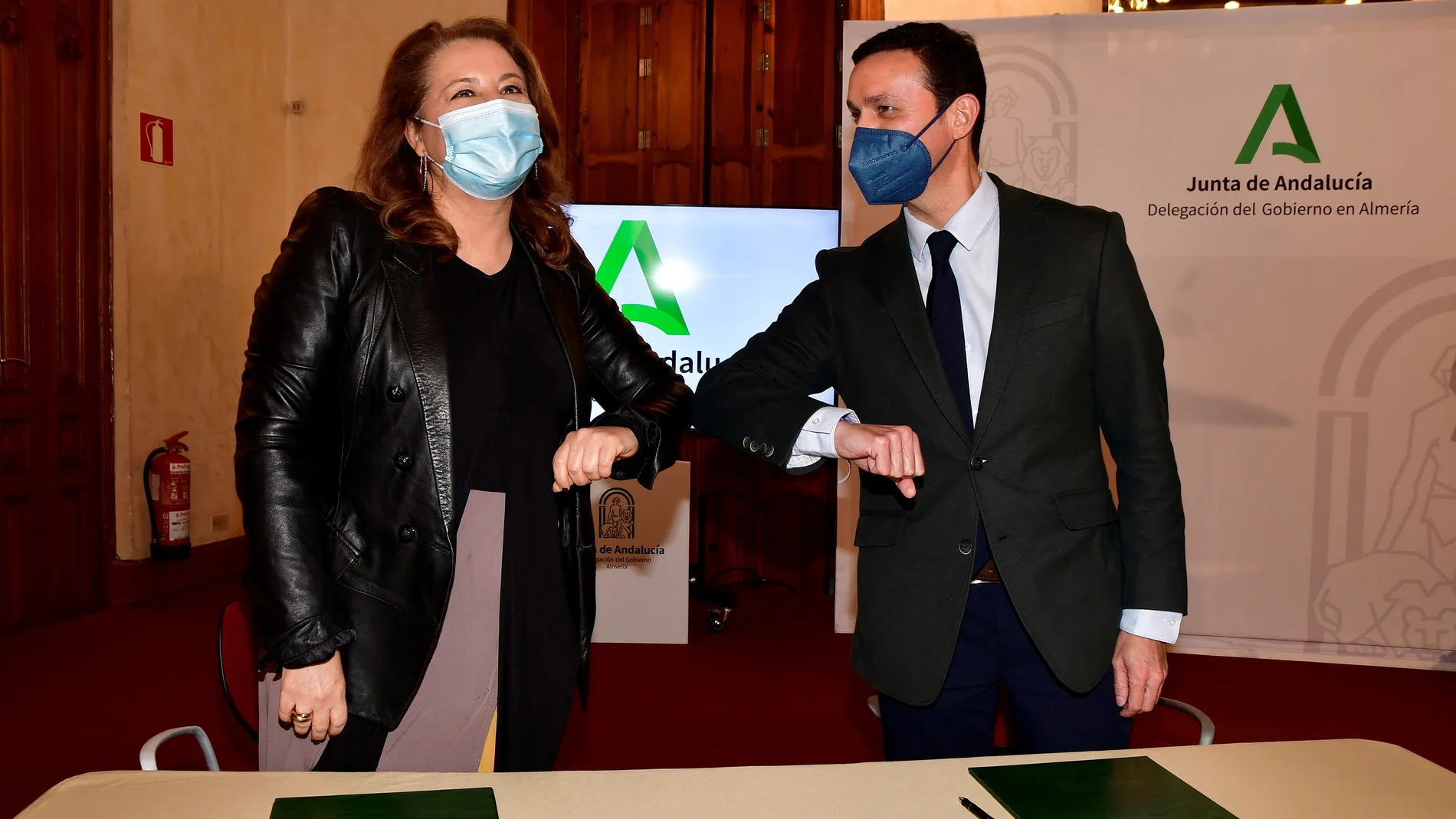 La consejera de Agricultura, Ganadería, Pesca y Desarrollo Sostenible, Carmen Crespo, y el presidente de la Diputación de Almería, Javier Aureliano García