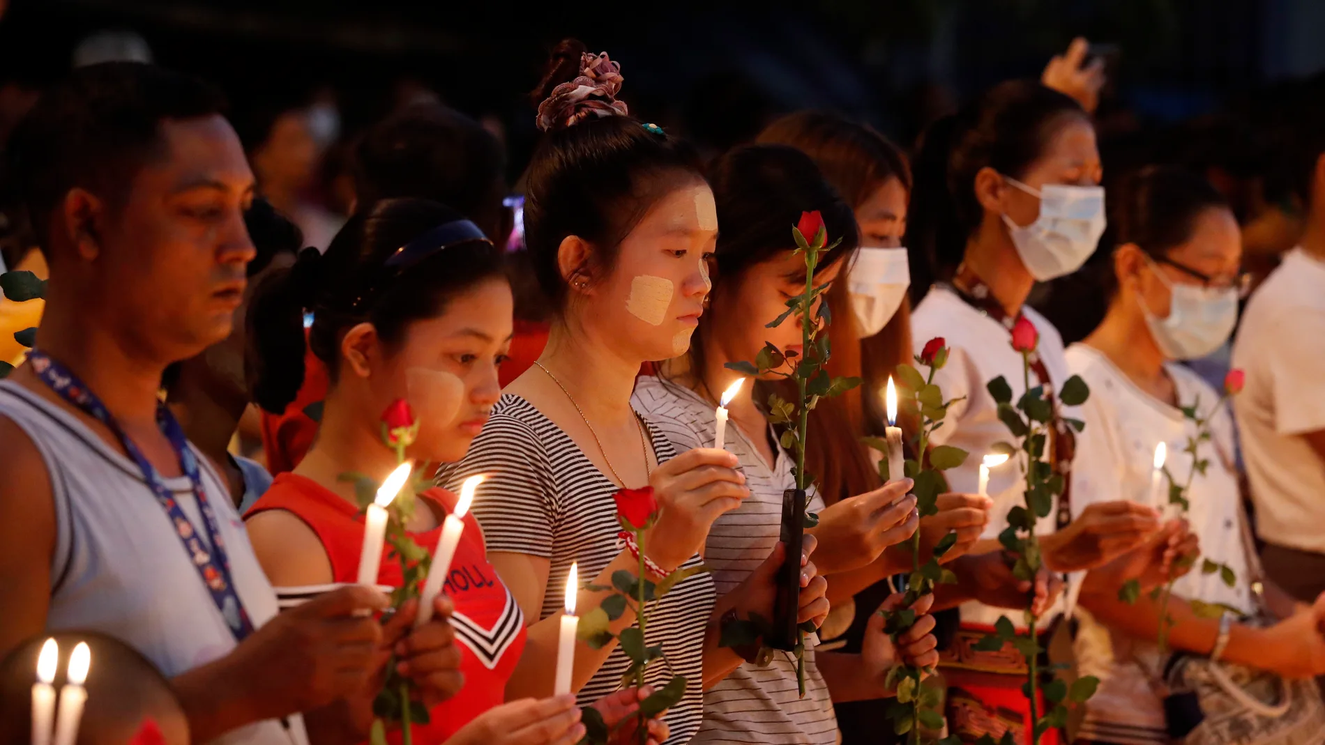Ceremonia en Rangún en recuerdo de los manifestantes muertos en las protestas contra la Junta Militar