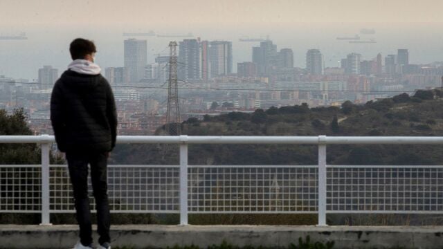 Vista de Barcelona durante un episodio de alta contaminación