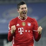Lewandowski celebra el su tercer gol, el cuarto del Bayern