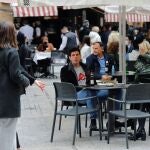 Ambiente este sábado en las terrazas de la plaza de las Flores de la ciudad de Murcia