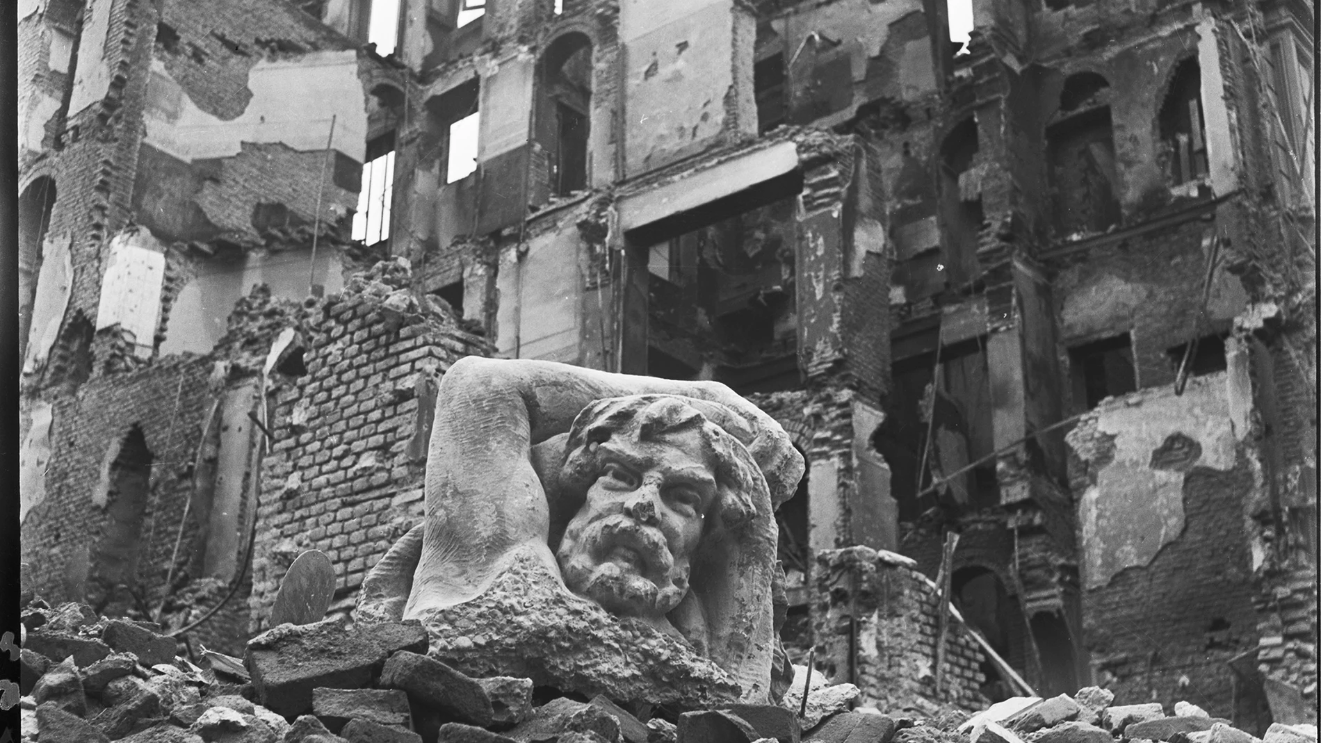 La destrucción del centro de Milán (1943)
