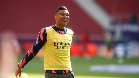 Casemiro sonríe en el calentamiento previo al derbi ante el Atlético en el Metropolitano