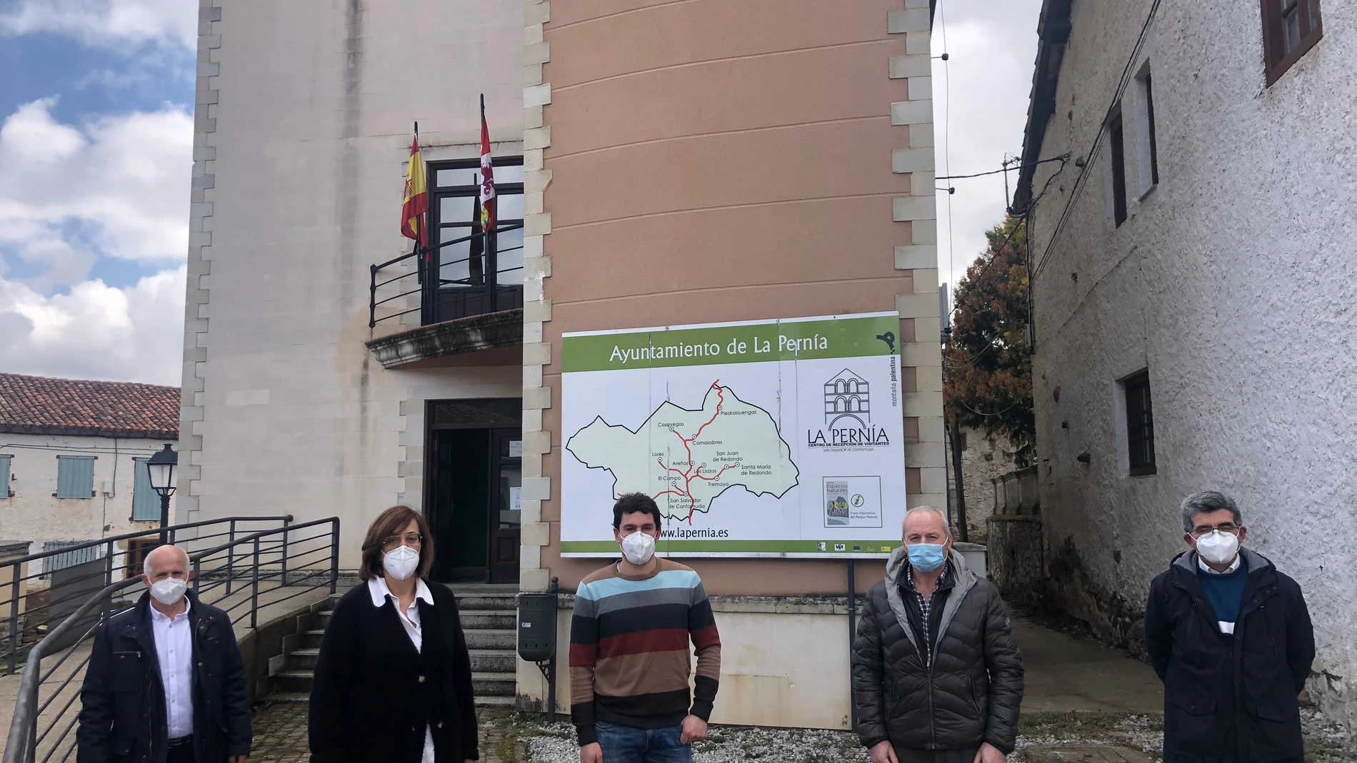 La presidenta de la Diputación de Palencia, Ángeles Armisén, visita La Pernía