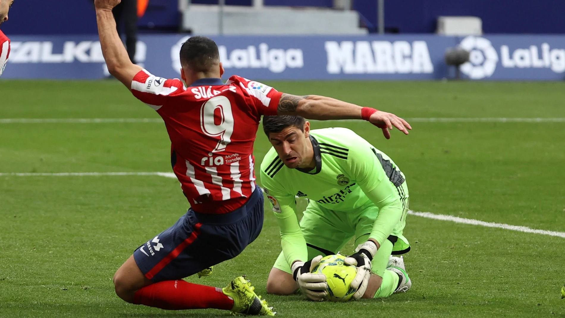 Courtois hizo grandes paradas en el Atlético-Real Madrid