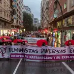  Clamor feminista sin incidentes y bajo la lluvia en Murcia 
