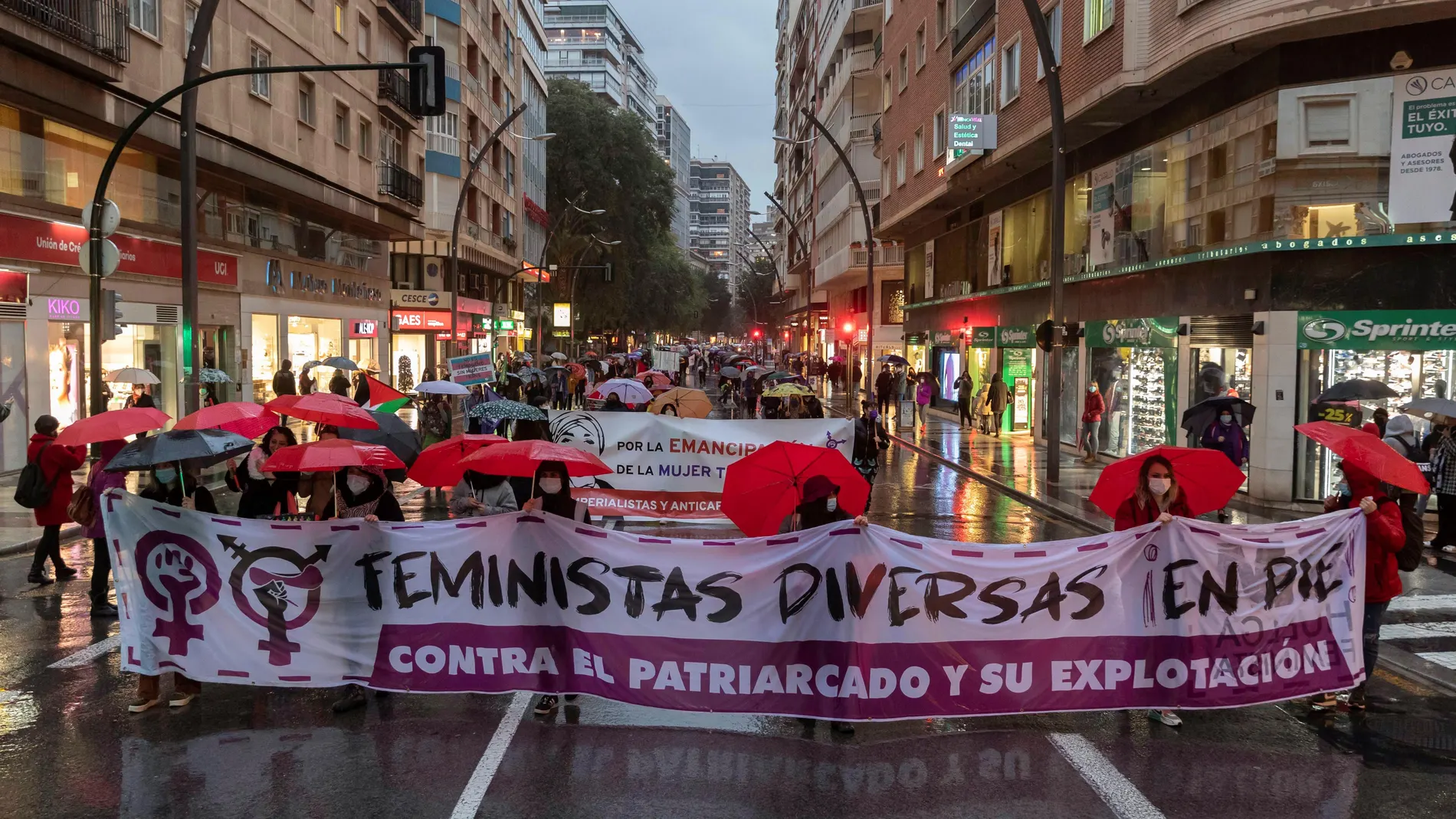 Unas doscientas personas se han manifestado en la Gran Vía de Murcia