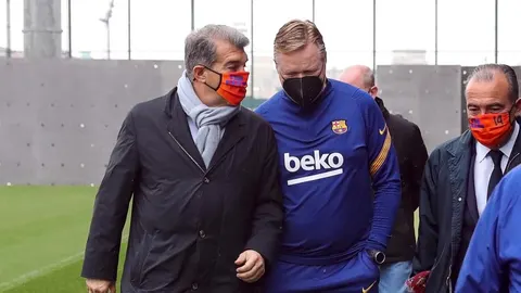 Joan Laporta, acompañado por Rafa Yuste, ha visitado esta mañana la Ciudad Esportiva y La @FCBmasia.Ambos han saludado a @RonaldKoeman y a los jugadores del primer equipo, así como del @FCBfemeni, @FCBarcelonaB y @FCBbasket.