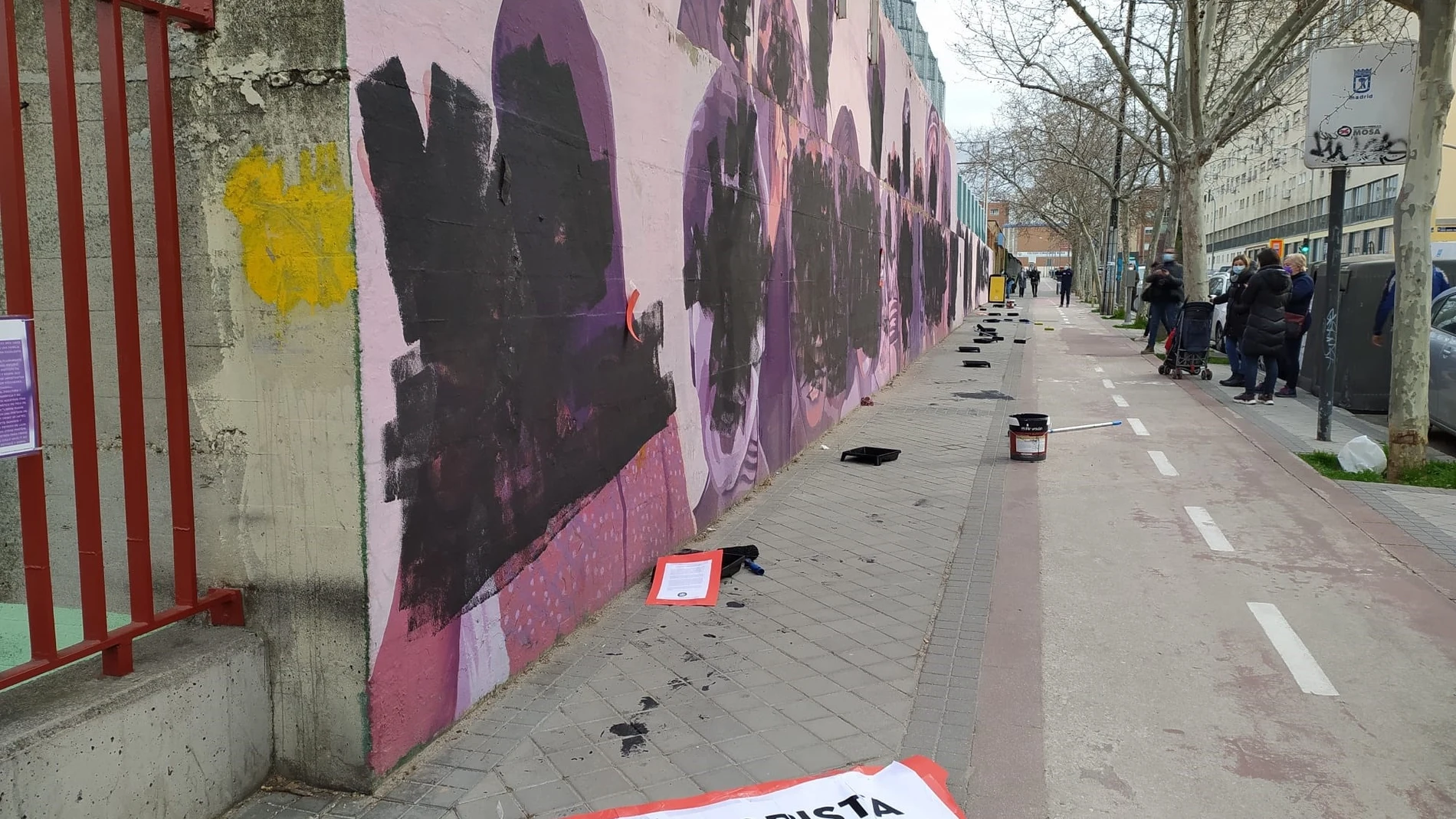Amanece vandalizado el mural feminista de Ciudad Lineal en pleno 8-M.