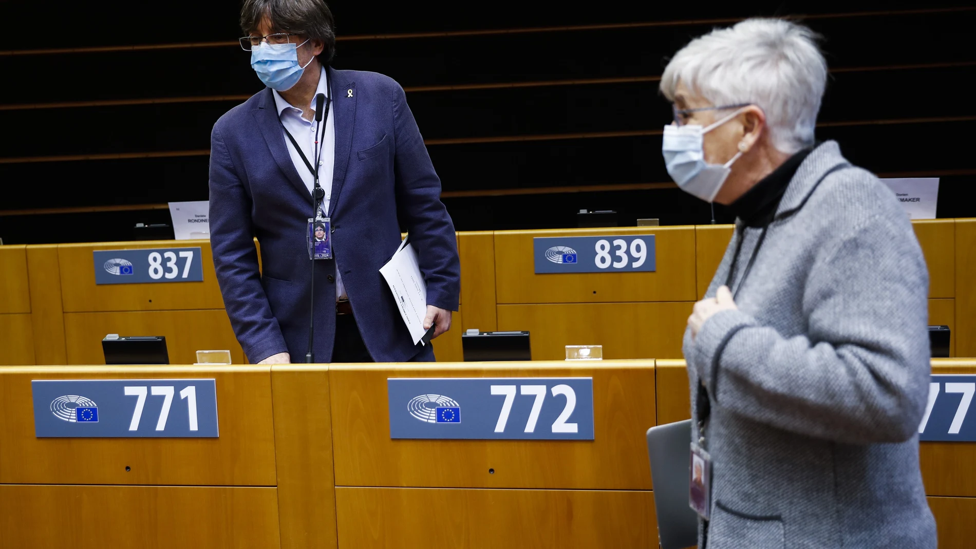 Carles Puigdemont, junto a Clara Ponsatí, en el Parlamento Europeo.