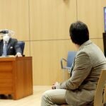 Juicio a un cardiólogo de 42 años de un hospital de València acusado de poner una cámara en un baño del centro sanitario