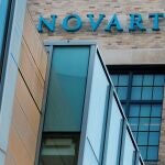 Novartis buscará primero la aprobación de la Administración de Alimentos y Medicamentos de Estados Unidos (FDA), donde está solicitando una autorización de uno de emergencia.