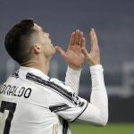 Cristiano Ronaldo se queja durante el partido entre la Juventus y el Oporto
