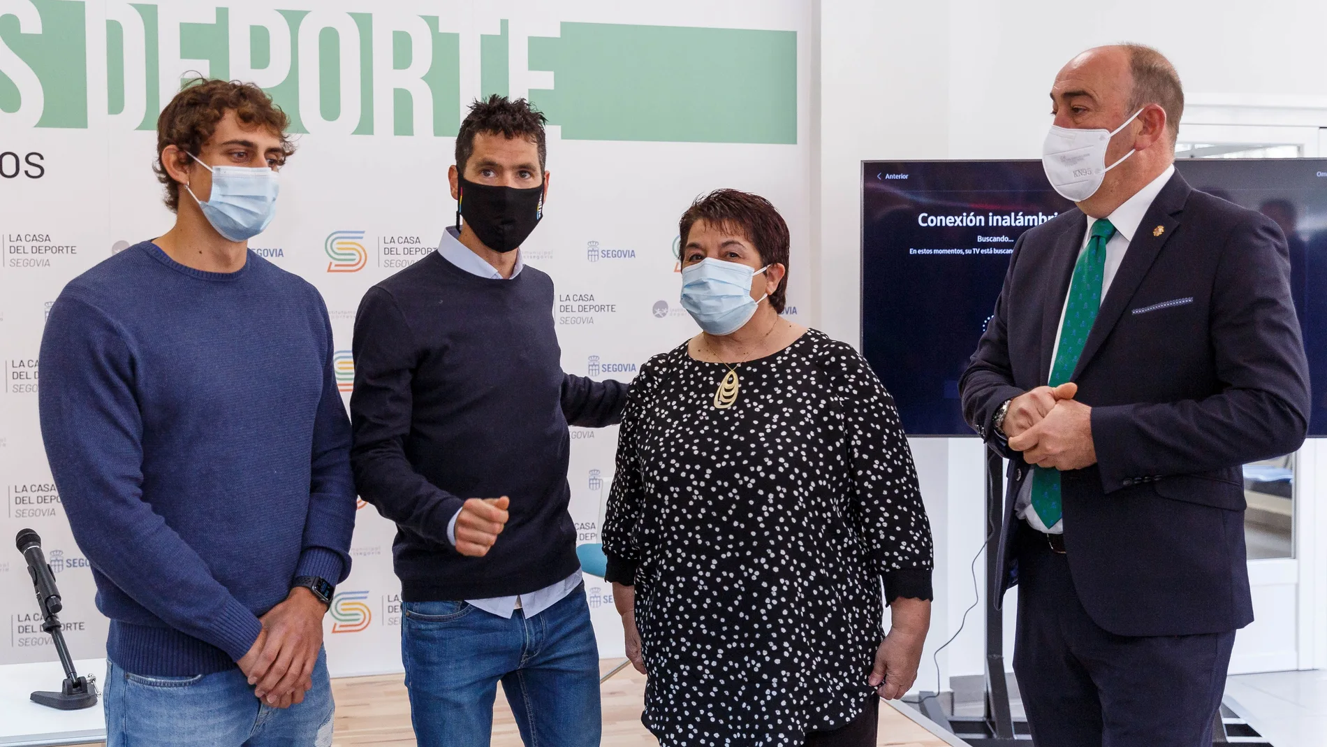 La alcaldesa de Segovia, Clara Luquero, y el presidente de la Diputación, Miguel Ángel de Vicente, presentan la colaboración del Ayuntamiento y la institución provincial con los olímpicos segovianos, Javier Guerra y David Llorente