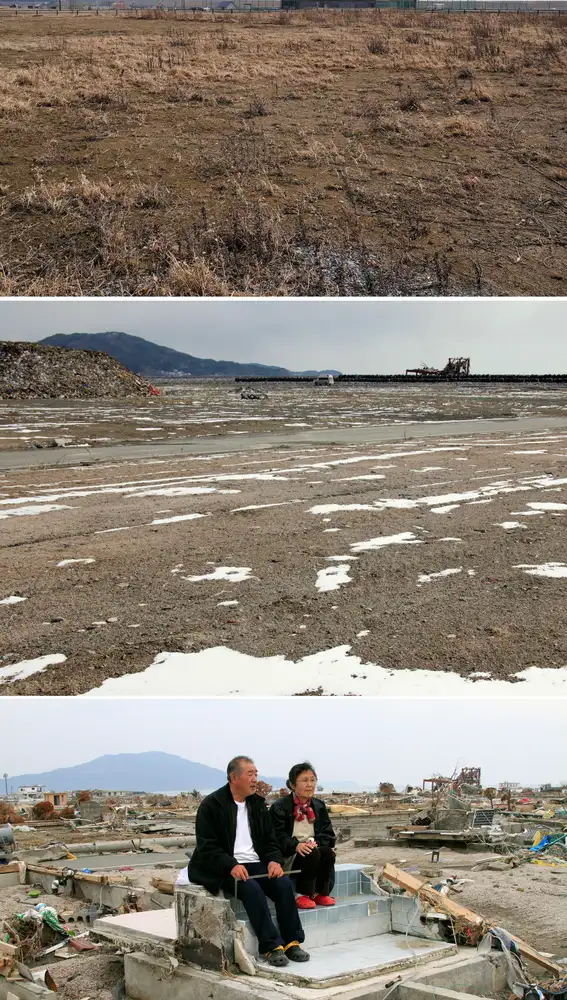 Una combinación de imágenes muestra (de abajo hacia arriba) a Teizo Terasaka (izquierda), de 70 años, y su esposa Keiko, de 68, sentados en los restos de la bañera de su casa en la ciudad devastada por el tsunami de Rikuzentakata, prefectura de Iwate, norte de Japón, el 1 de mayo 2011, una vista de la misma área despejada para remodelación el 17 de febrero de 2012 y el 21 de febrero de 2021