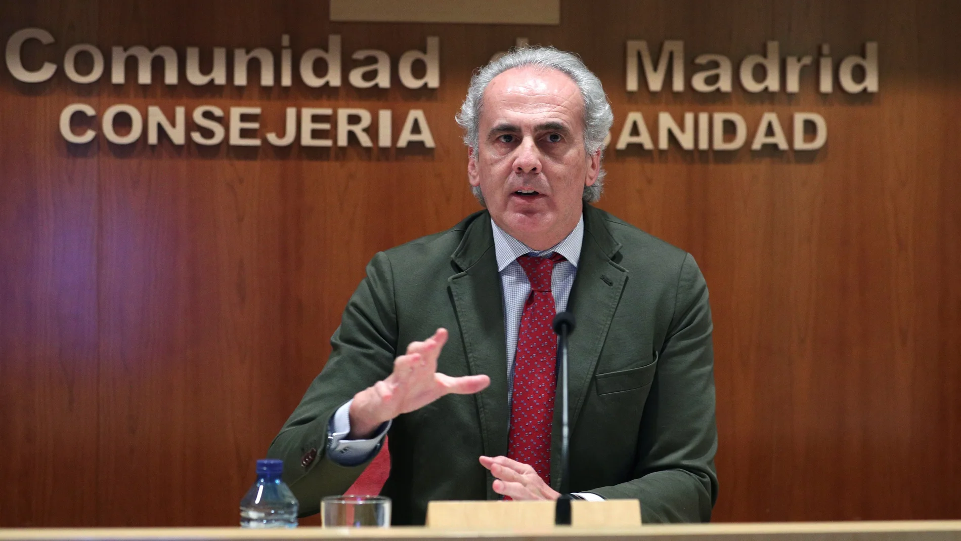 El consejero de Sanidad de la Comunidad de Madrid, Enrique Ruiz Escudero, en rueda de prensa.