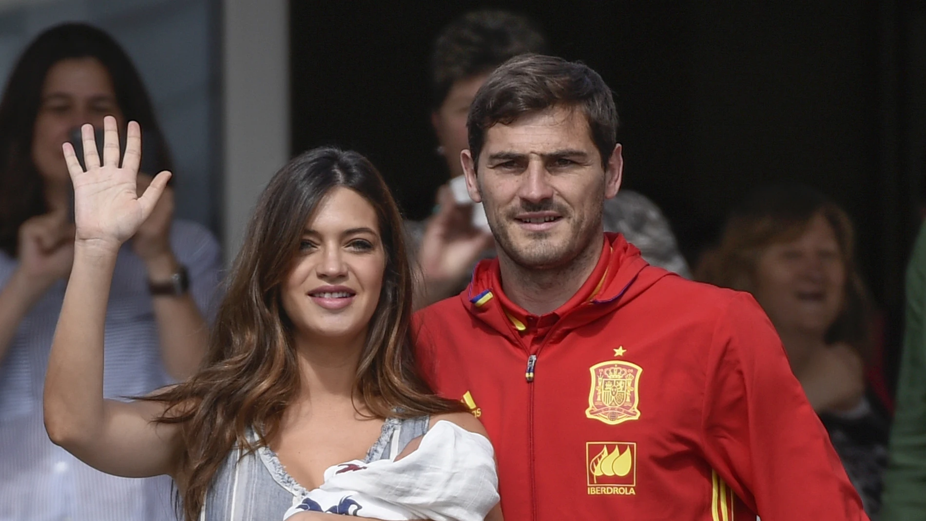 Iker Casillas y Sara Carbonero, tras el nacimiento de su segundo hijo, Lucas.