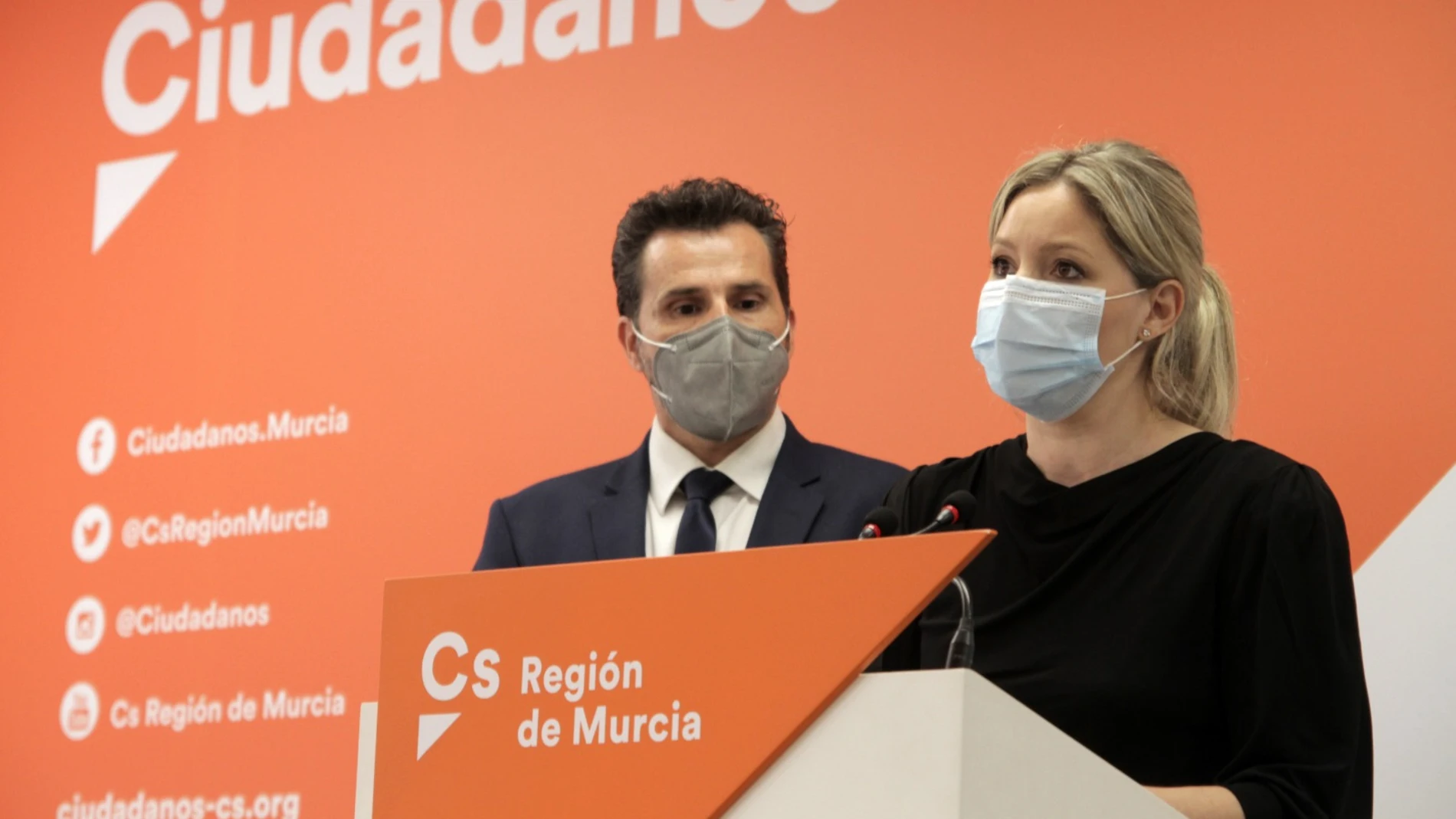 La líder de Cs en la Región de Murcia, Ana Martínez Vidal, junto al vicealcalde del Ayuntamiento de Murcia, Mario Gómez