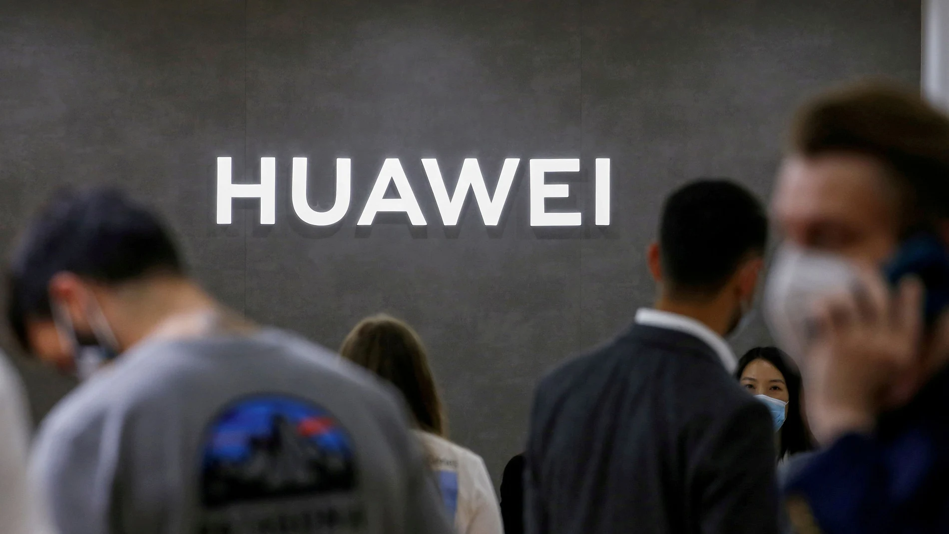 El gádget del sábado: Huawei Mate 50 Pro, el móvil del año de no ser por  Google