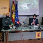 El capitán jefe de la Unidad Orgánica de la Policía Judicial de Ávila, Luis Ángel Horga (i), el subdelegado del Gobierno en Ávila, Arturo Barral (c), y el teniente cornonel jefe de la Comandancia de la Guardia Civil de Ávila, José Ángel Silvero