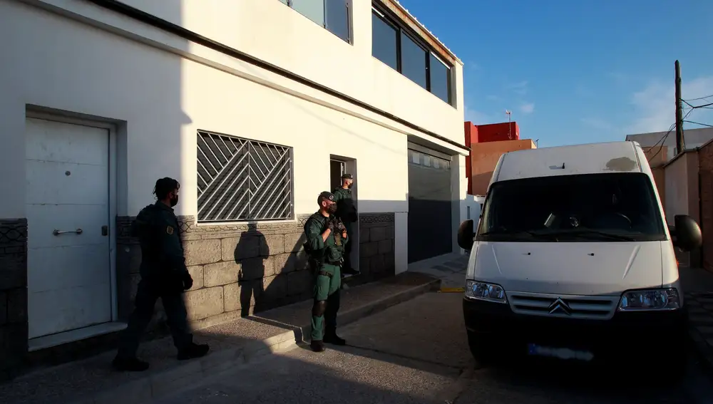 Controles policiales de la Guardia Civil perteneciente a la operación en la que han detenido a 45 personas pertenecientes a una importante organización dedicada al narcotráfico y que se desarrolla desde primeras horas de este jueves en las provincias de Cádiz, Málaga, Almería, Alicante, Albacete y Murcia.