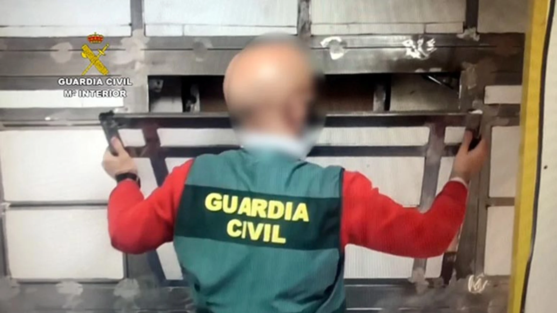 Efectivos de la Guardia Civil desmantelan el taller