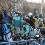 Riders de Deliveroo protestaron a la vez que Díaz presentaba la nueva ley, el 3 de marzo de 2021