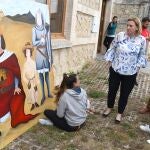 La consejera de Familia, Isabel Blanco, visita un campo de trabajo para jóvenes artistas