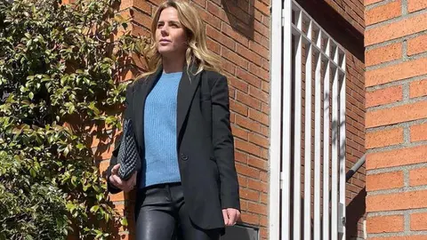 Amelia Bono se adelanta a la primavera con estas sandalias.