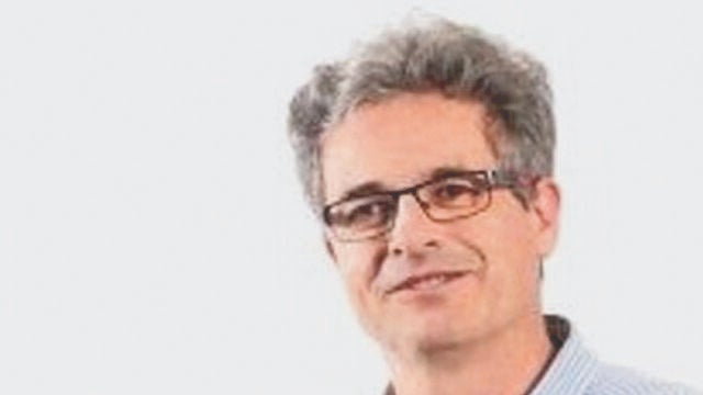 Mario Rodríguez deja la dirección de Greenpeace tras ocho años en el puesto.El director de Greenpeace, Mario Rodr√≠guez, ha decidido dejar la direcci√≥n de la organizaci√≥n tras ocho a√±os en el cargo y m√°s de 30 a√±os de dedicaci√≥n en la ONG por la que ha pasado por diferentes puestos, aunque seguir√° al frente todav√≠a unos meses m√°s hasta que su sustituto ocupe la direcci√≥n.SOCIEDADGREENPEACE