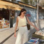 Mery Turiel con el vaquero floral de Zara.