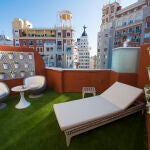 Habitación con terraza y vistas a la Gran Vía de Madrid del Hotel Mayorazgo