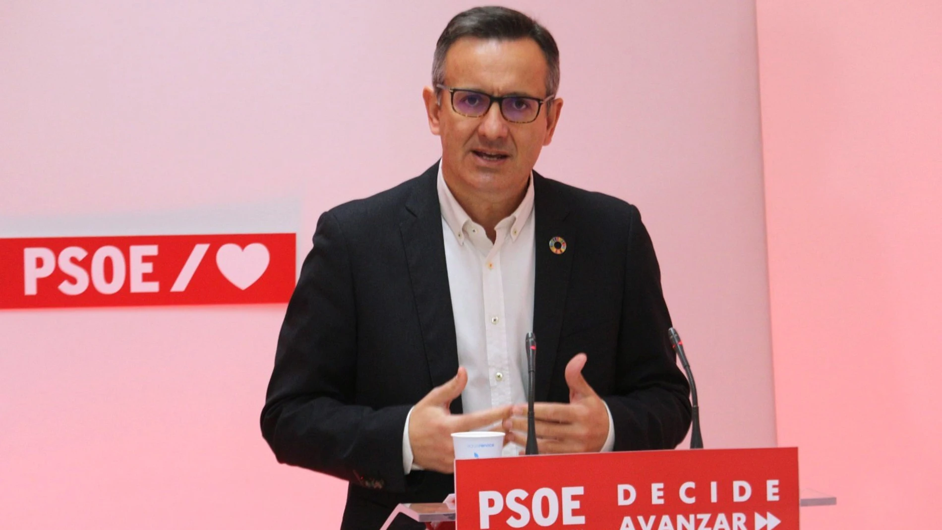 El secretario general del PSOE de la Región de Murcia, Diego Conesa, se dirige a medios tras el Comité Regional extraordinario celebrado, este sábado