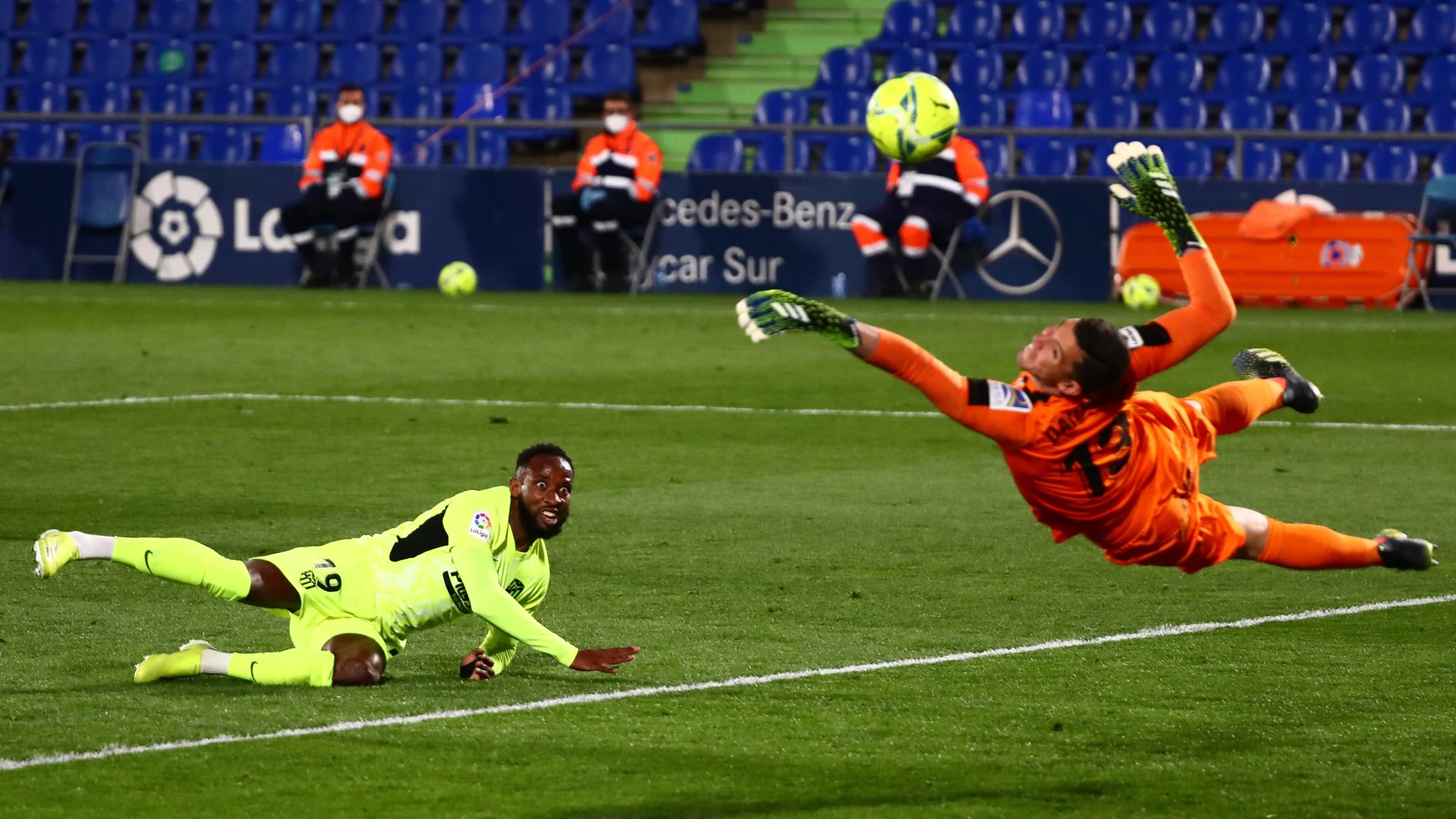 Una de las ocasiones que Soria le paró a Dembélé en el Getafe - Atlético